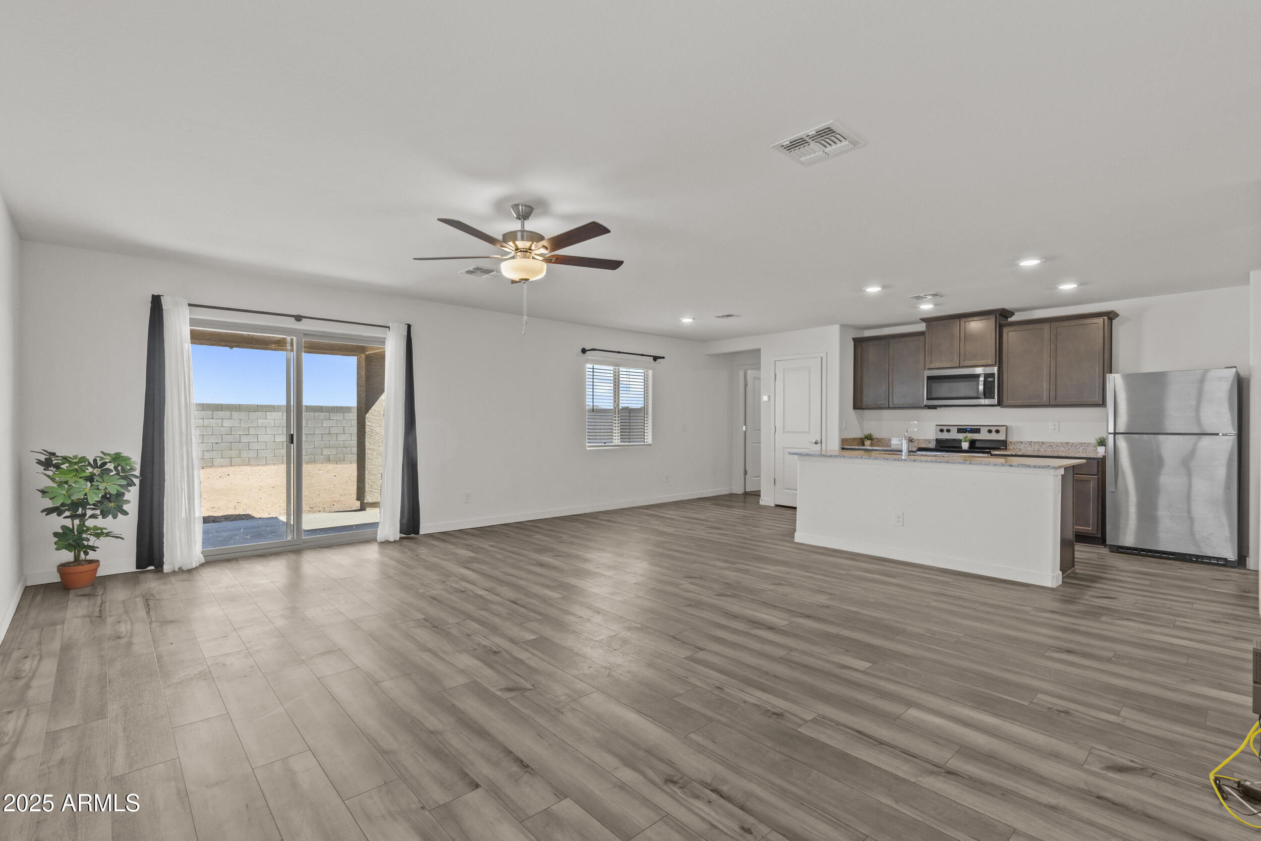 594 W CROWNED DOVE Trail