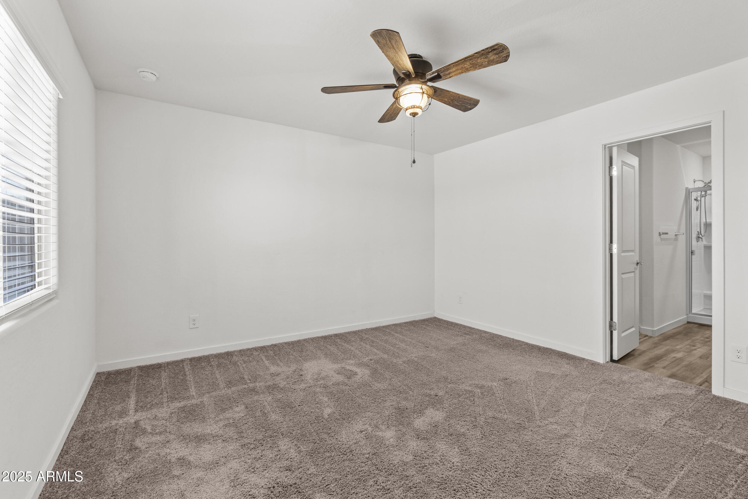 594 W CROWNED DOVE Trail