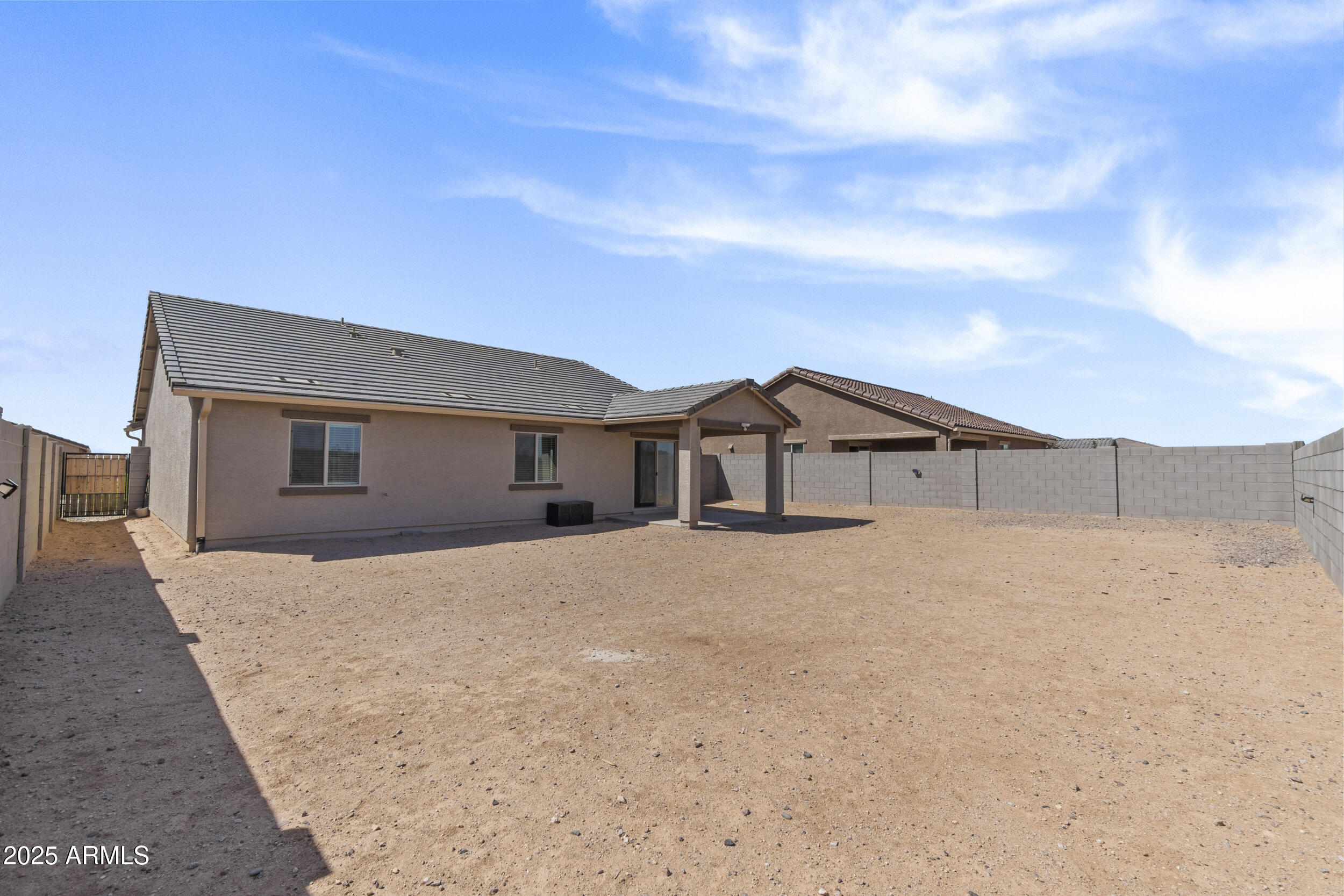 594 W CROWNED DOVE Trail