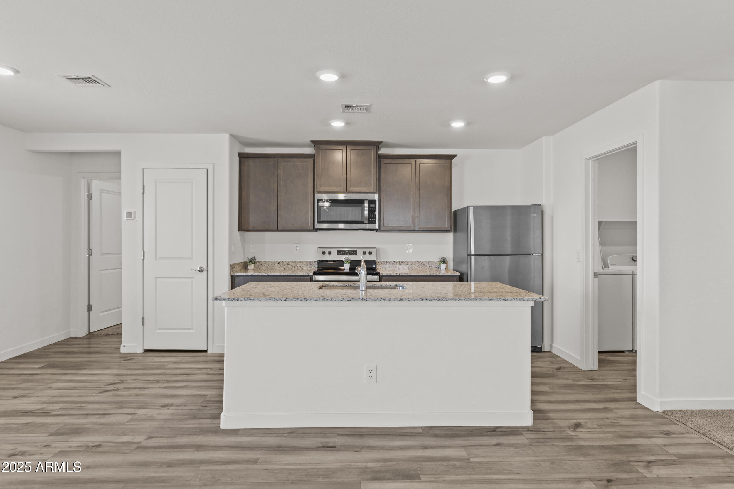 594 W CROWNED DOVE Trail