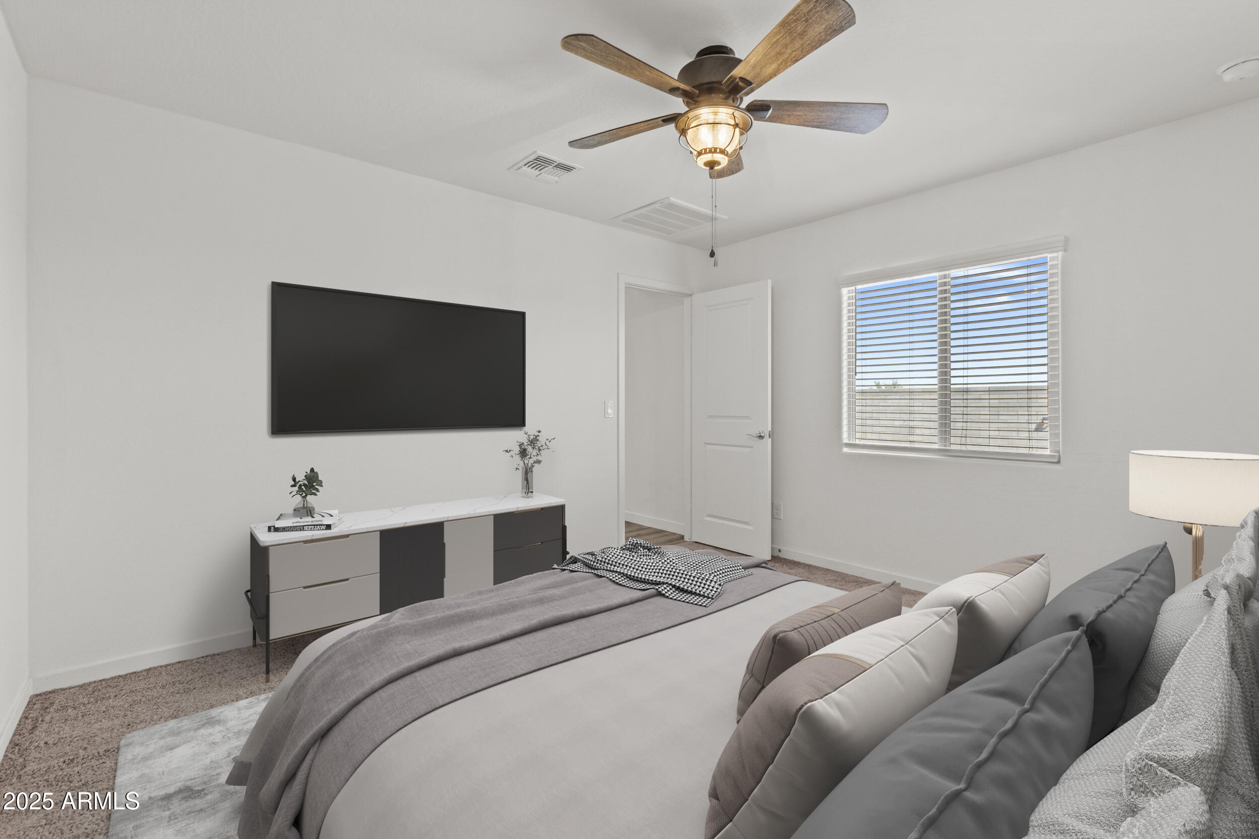 594 W CROWNED DOVE Trail
