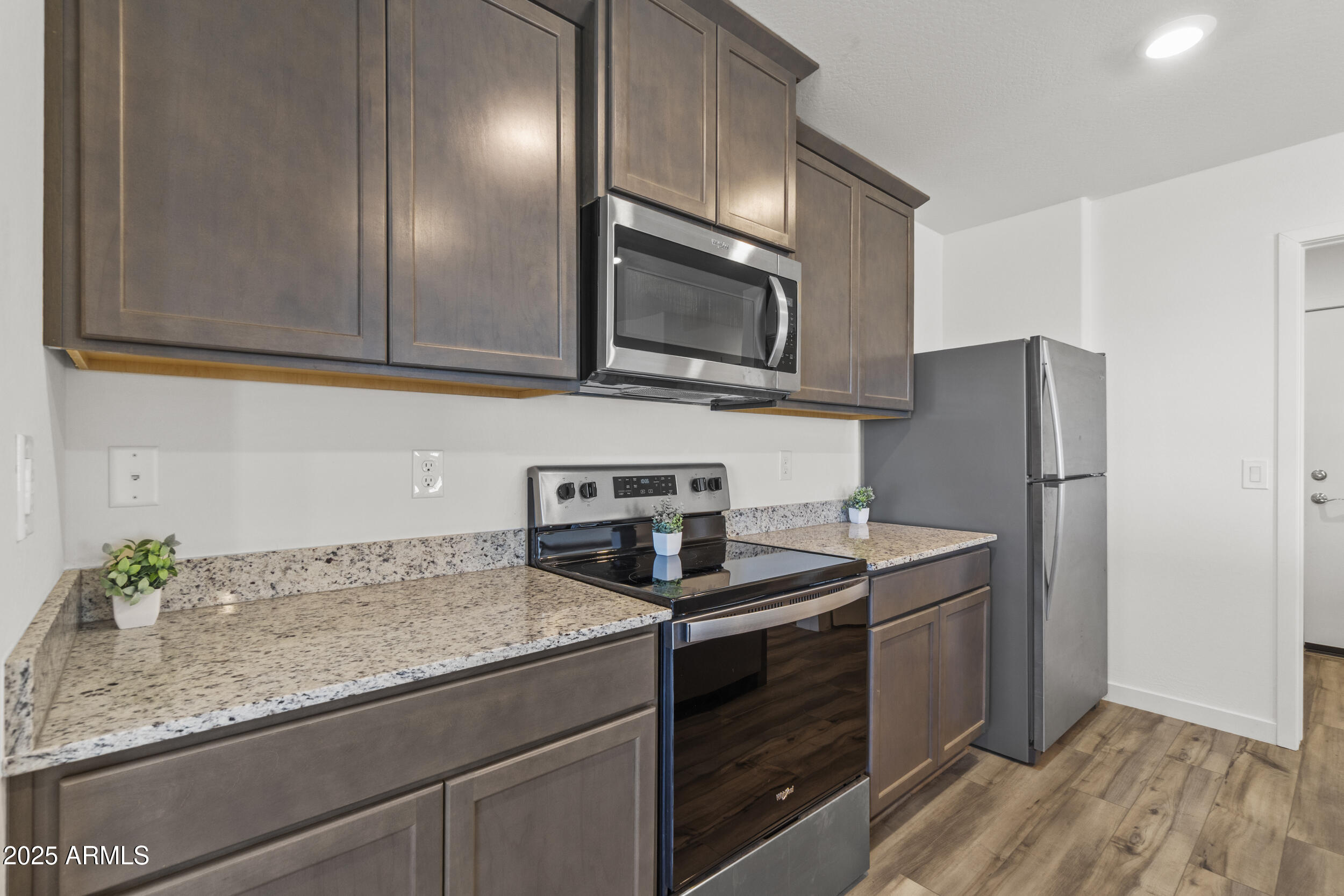 594 W CROWNED DOVE Trail