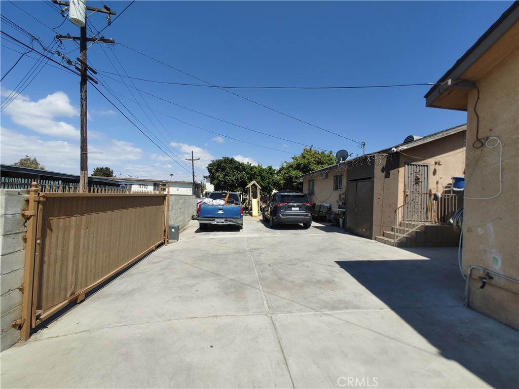 11723 Berendo Avenue