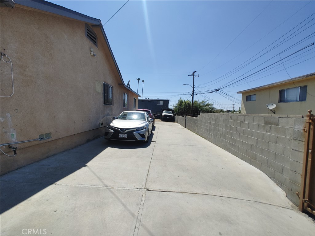 11723 Berendo Avenue