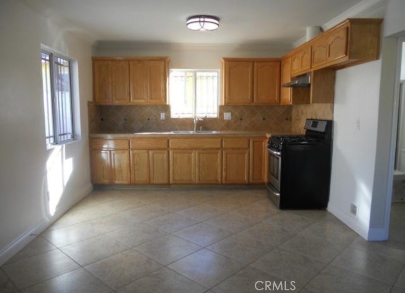 11723 Berendo Avenue