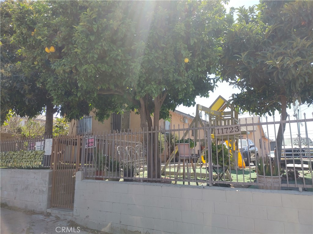 11723 Berendo Avenue