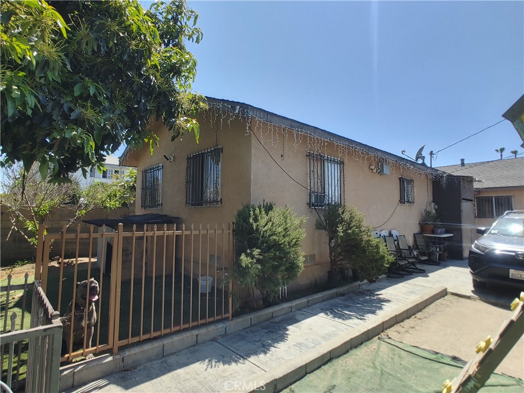 11723 Berendo Avenue