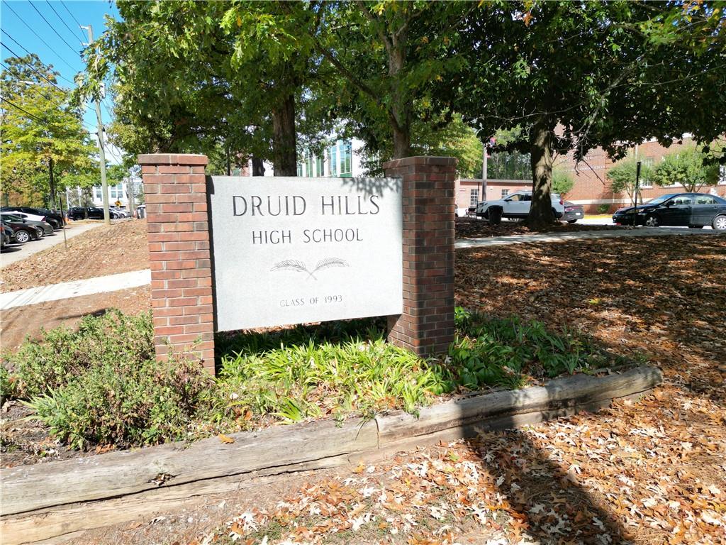 2064 Edinburgh Terrace NE