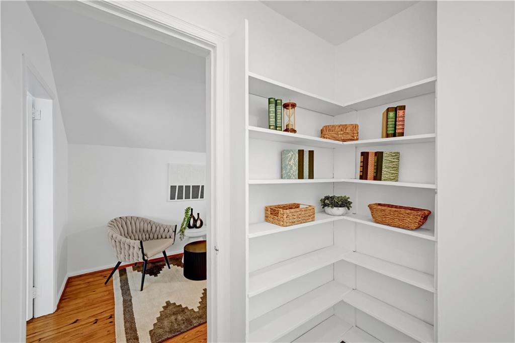 2064 Edinburgh Terrace NE