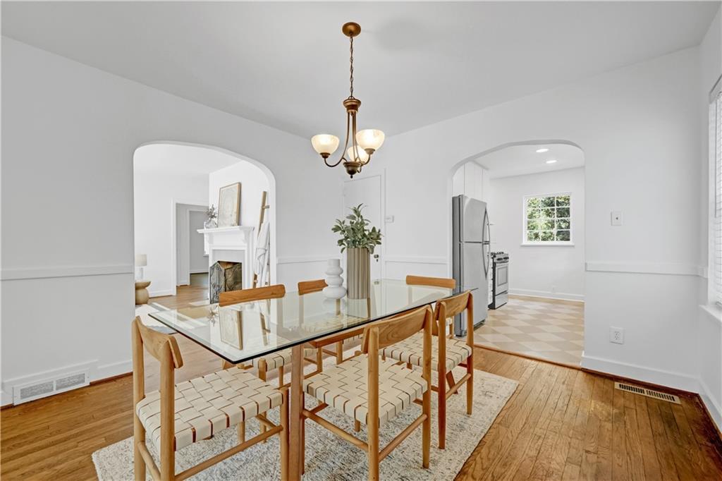 2064 Edinburgh Terrace NE