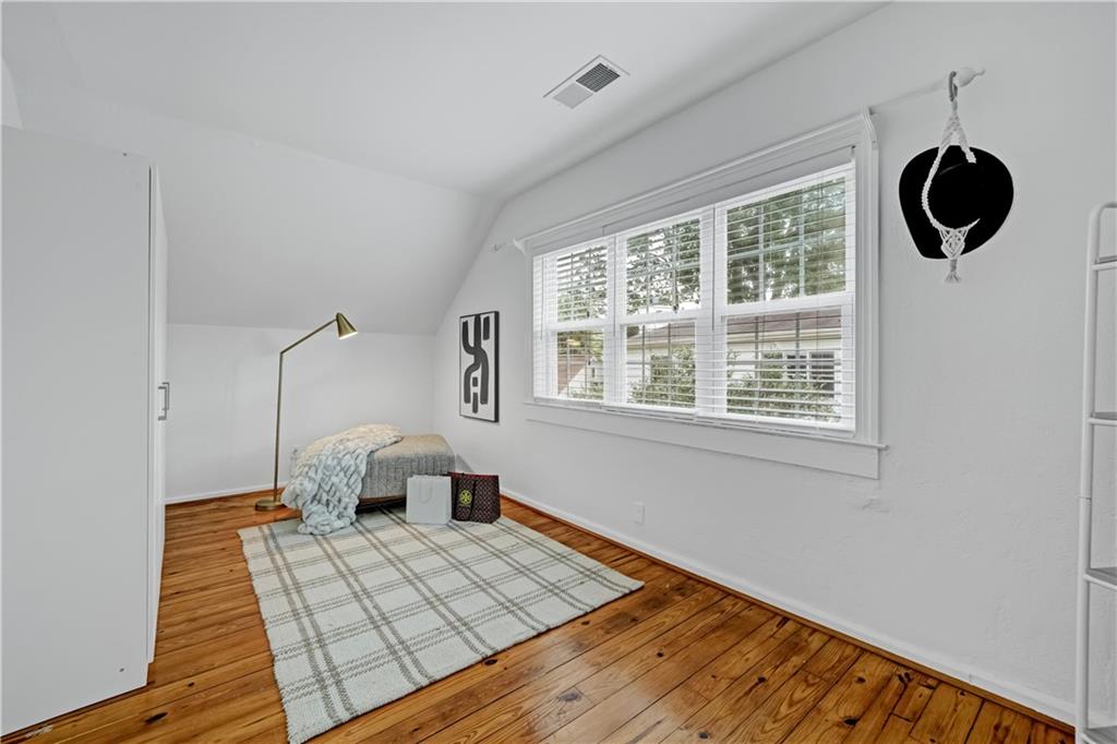 2064 Edinburgh Terrace NE