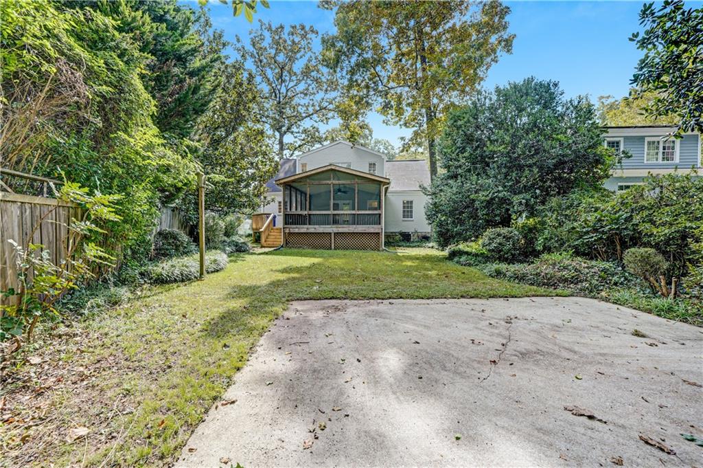 2064 Edinburgh Terrace NE