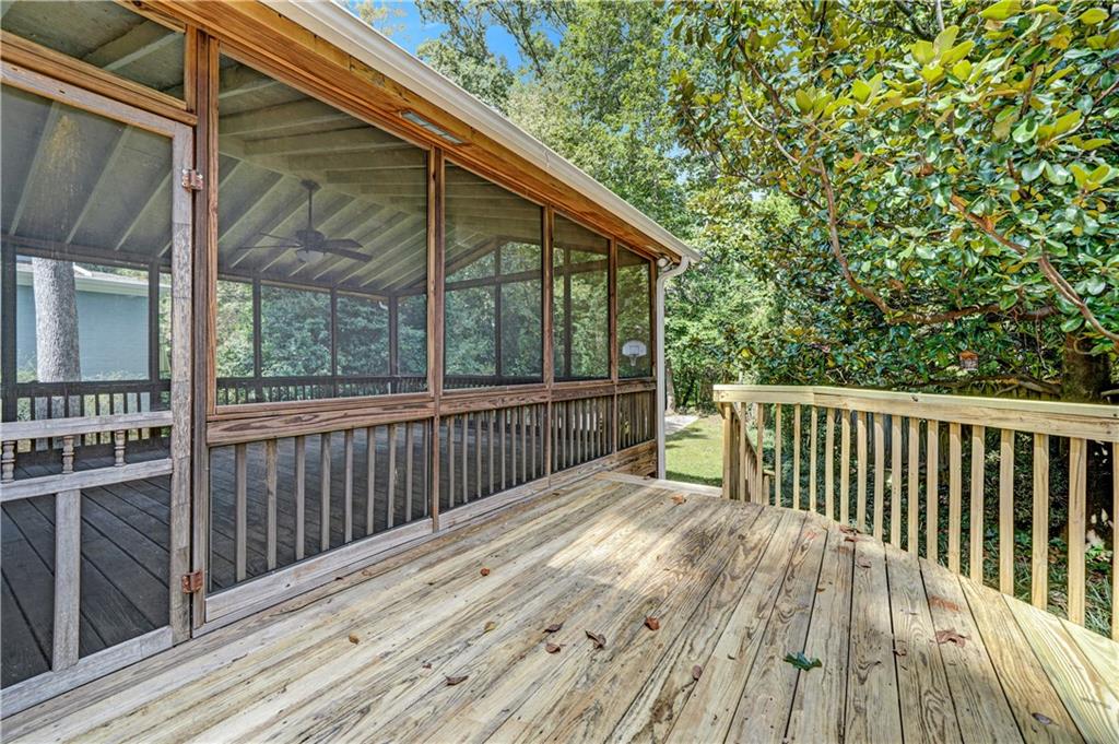 2064 Edinburgh Terrace NE