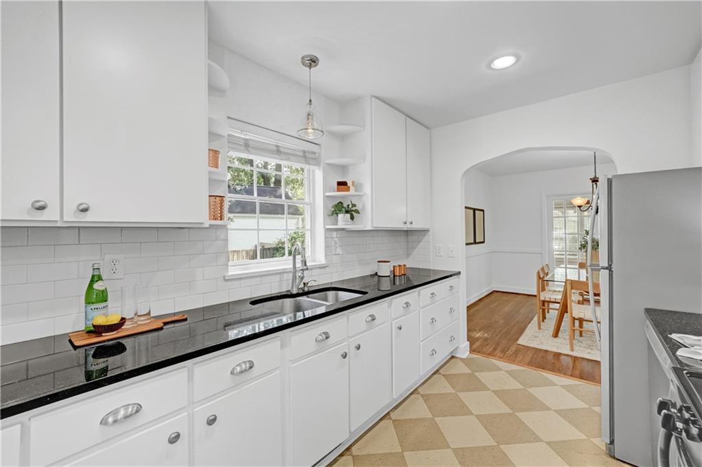 2064 Edinburgh Terrace NE