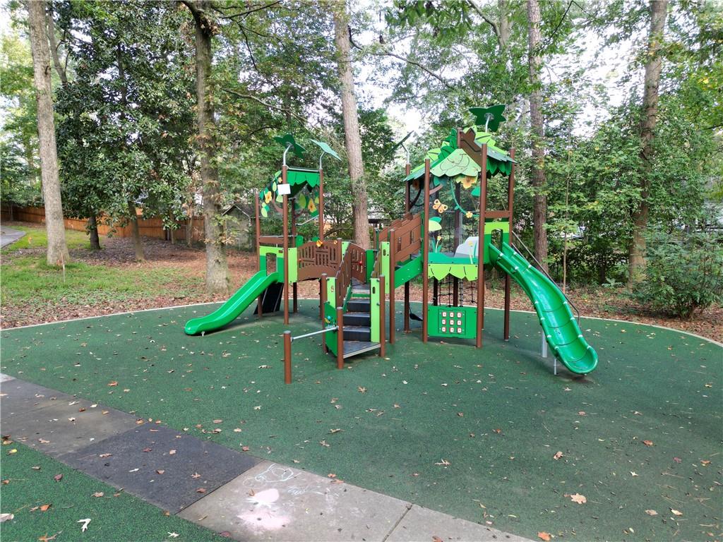 2064 Edinburgh Terrace NE