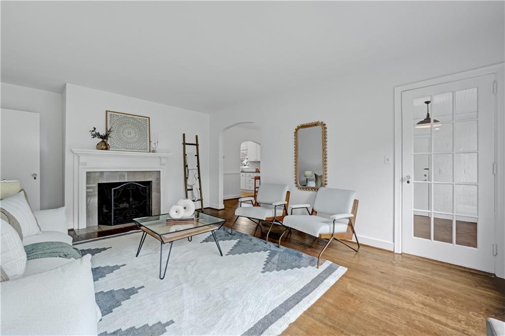 2064 Edinburgh Terrace NE