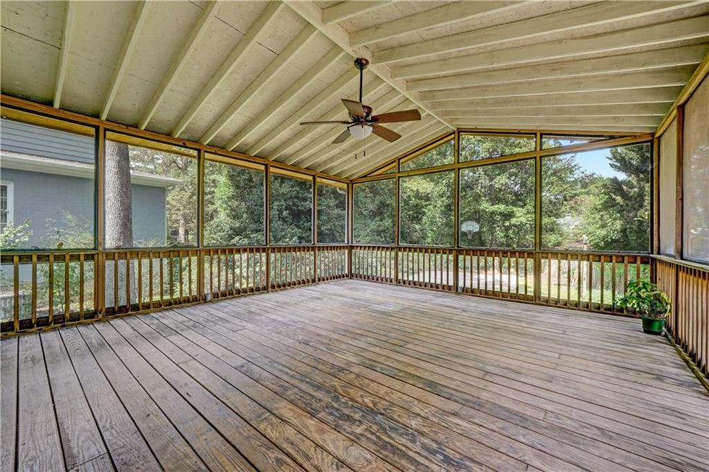 2064 Edinburgh Terrace NE