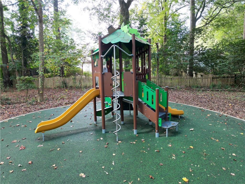 2064 Edinburgh Terrace NE