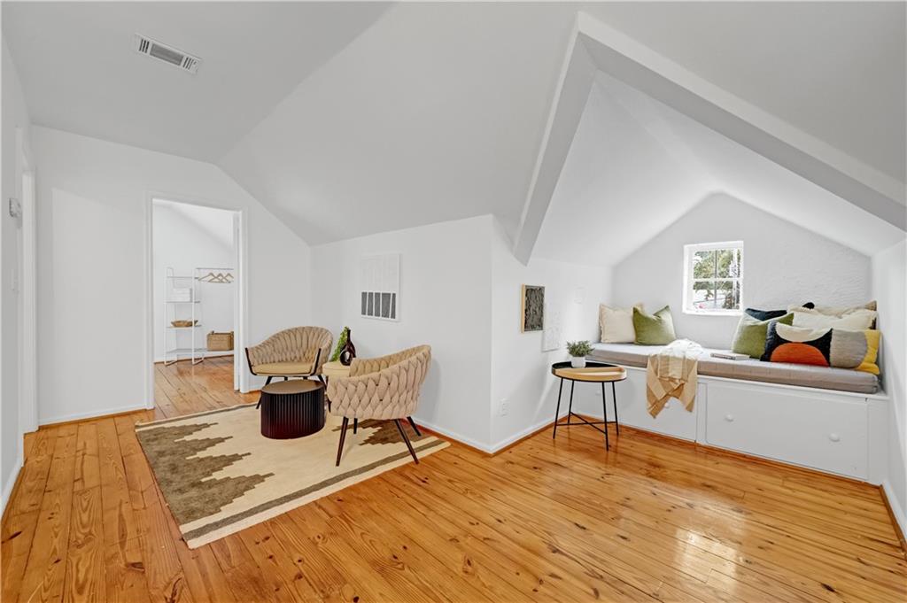 2064 Edinburgh Terrace NE