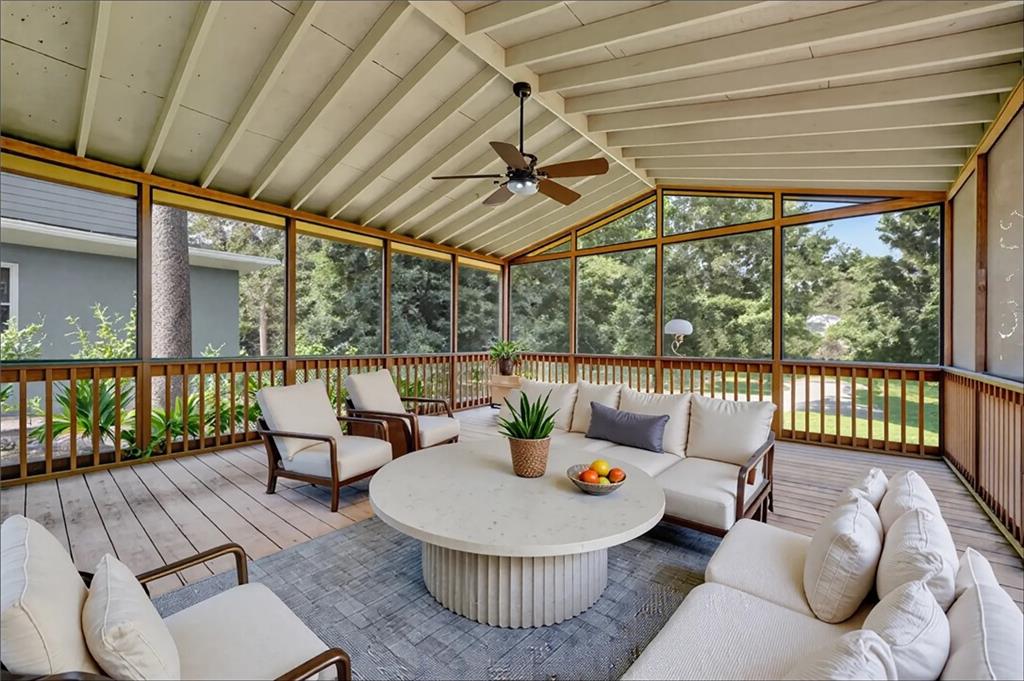 2064 Edinburgh Terrace NE