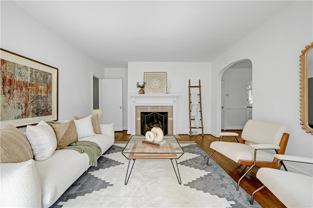 2064 Edinburgh Terrace NE