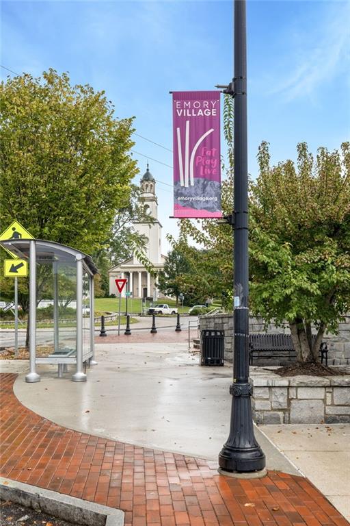 2064 Edinburgh Terrace NE