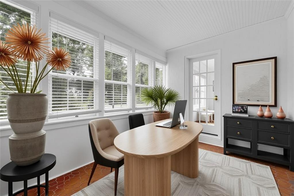 2064 Edinburgh Terrace NE