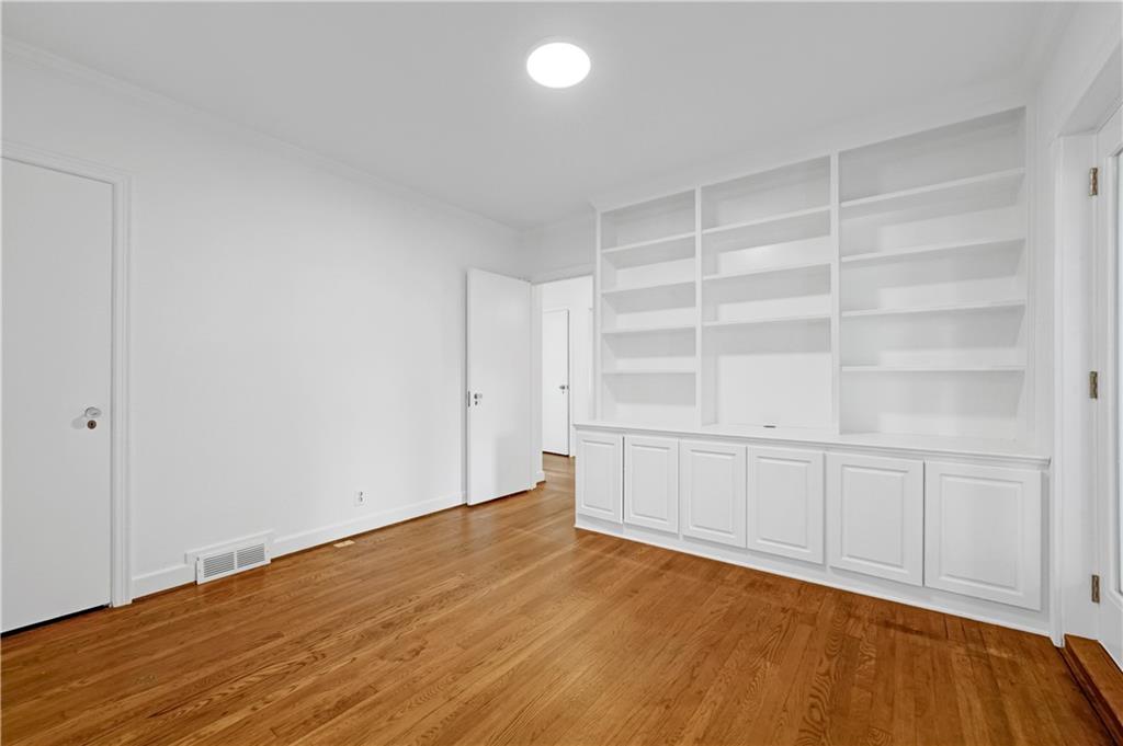 2064 Edinburgh Terrace NE