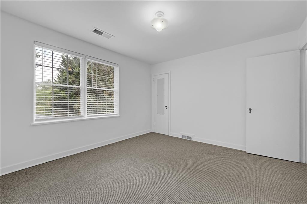 2064 Edinburgh Terrace NE