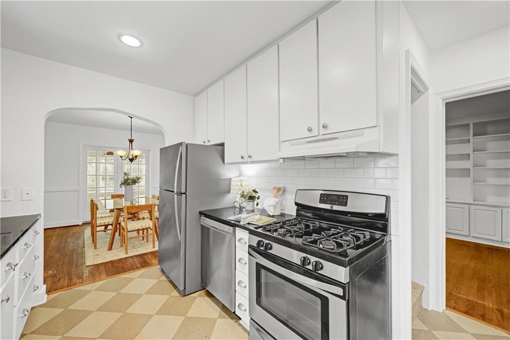 2064 Edinburgh Terrace NE