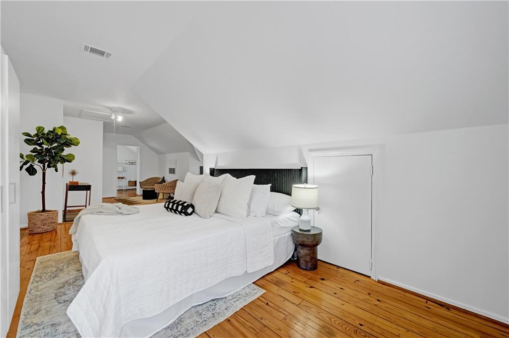 2064 Edinburgh Terrace NE