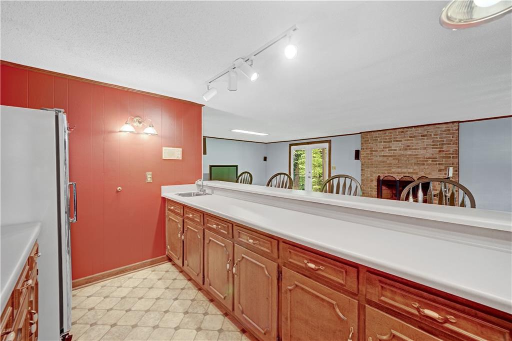 2016 Mountain Creek Drive