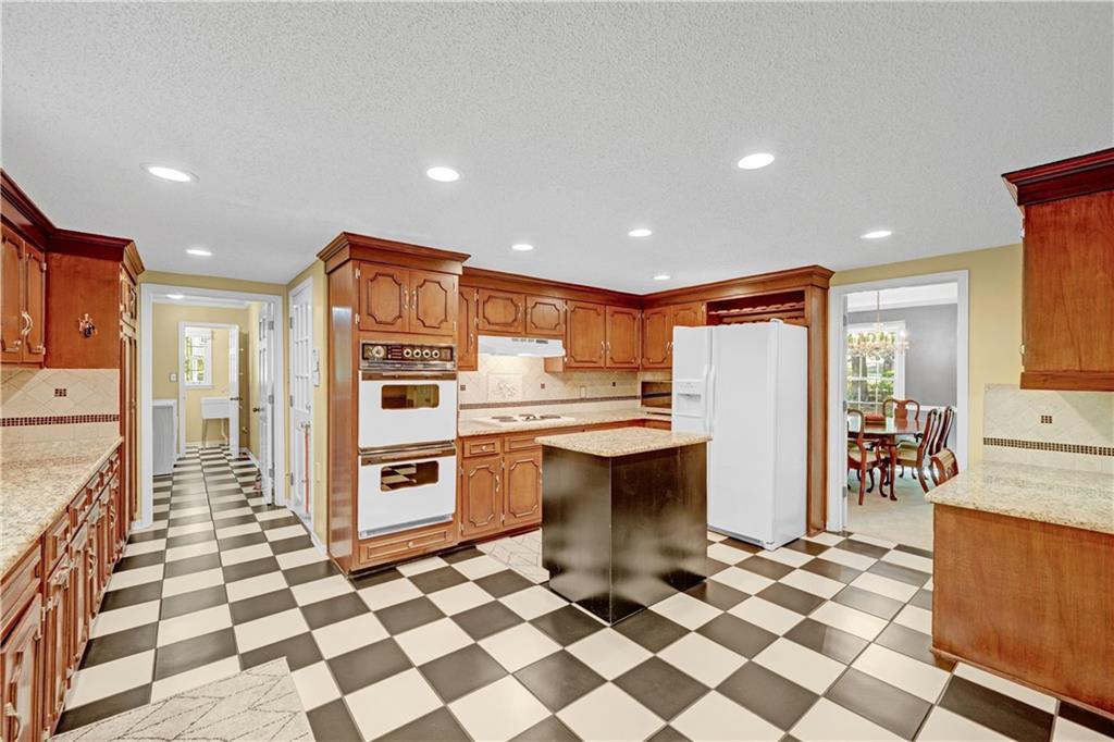 2016 Mountain Creek Drive