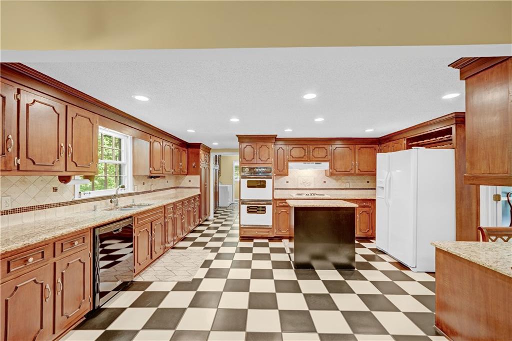 2016 Mountain Creek Drive