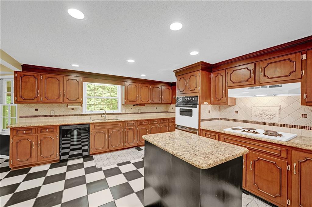 2016 Mountain Creek Drive