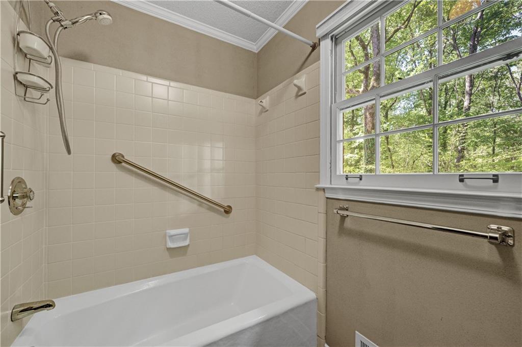 2016 Mountain Creek Drive