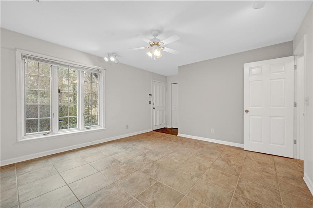 1701 Trotters Lane