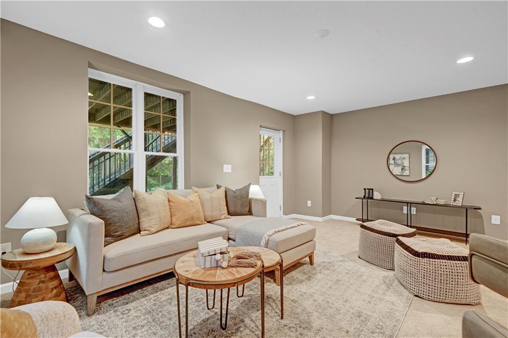 895 Charles Allen Drive NE