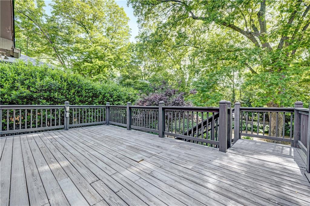 895 Charles Allen Drive NE