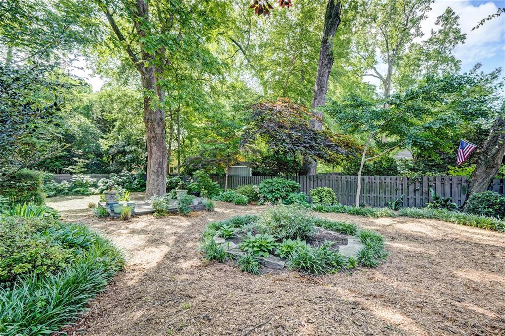 895 Charles Allen Drive NE