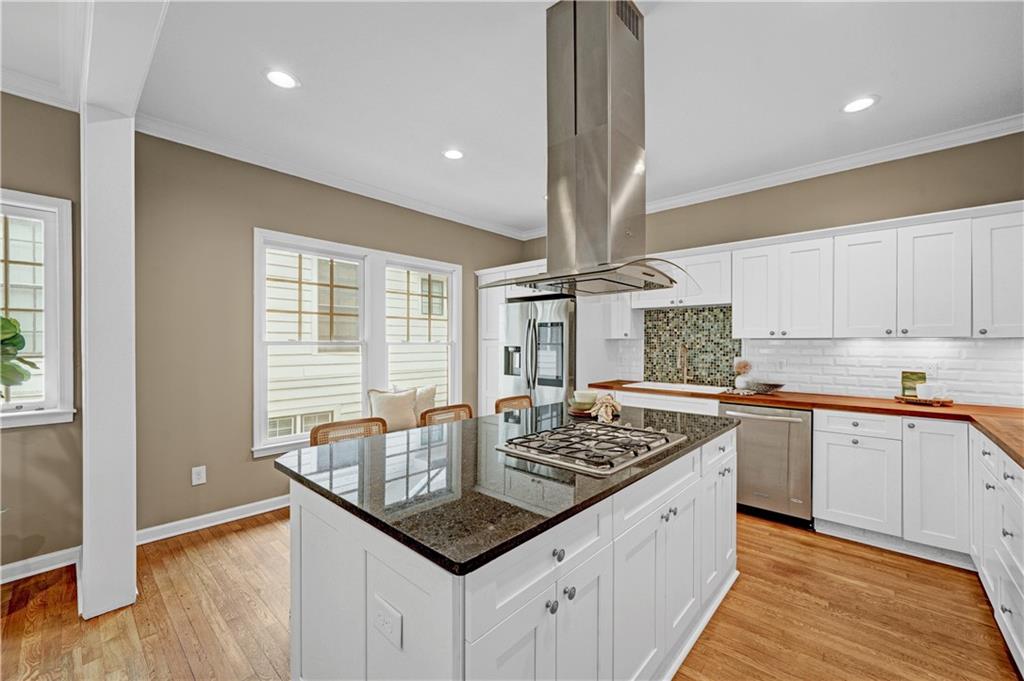 895 Charles Allen Drive NE