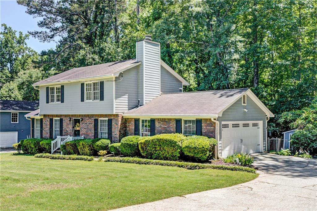 5201 Beechwood Forest Drive