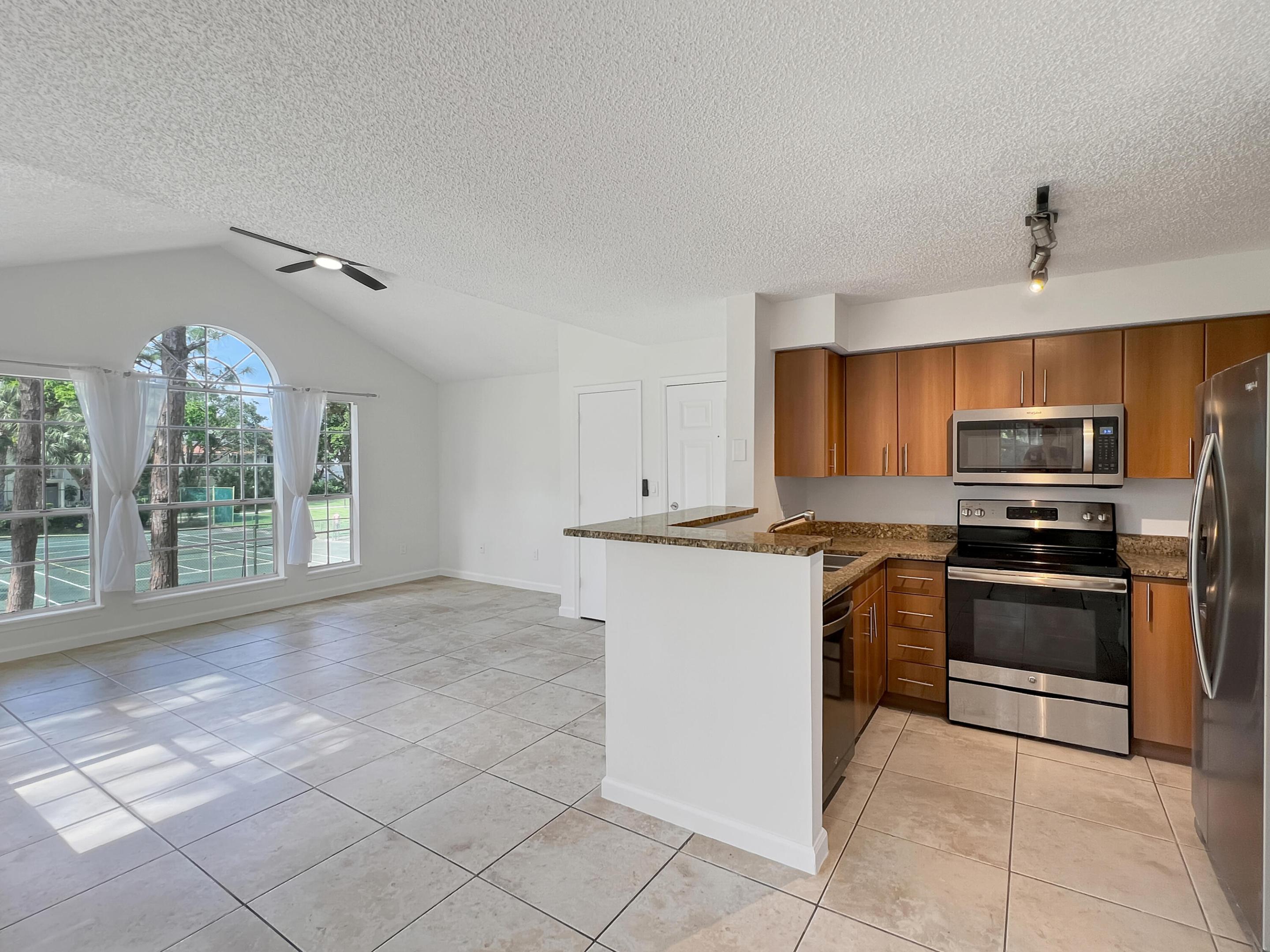 1011 Crystal Way P