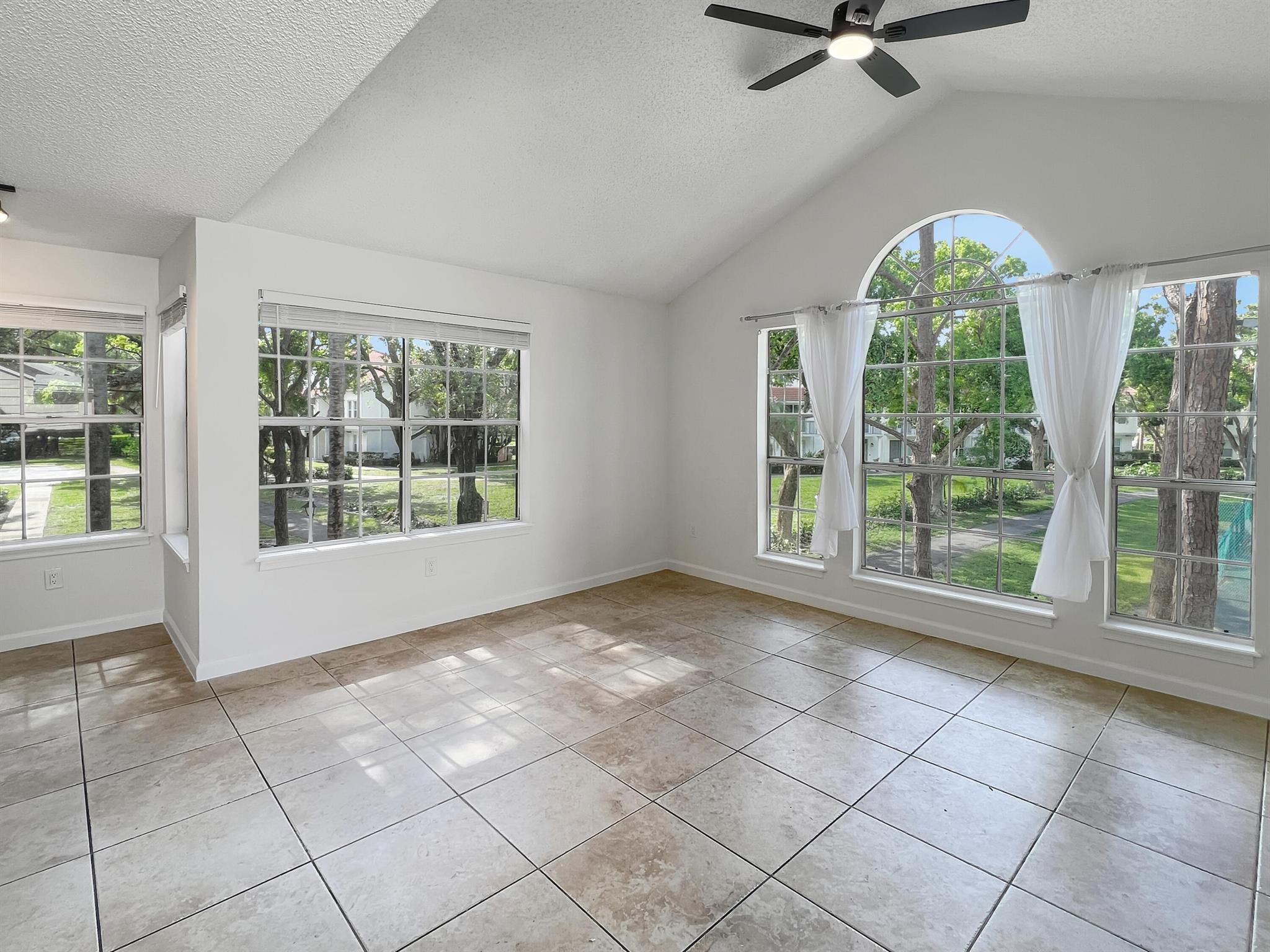 1011 Crystal Way P