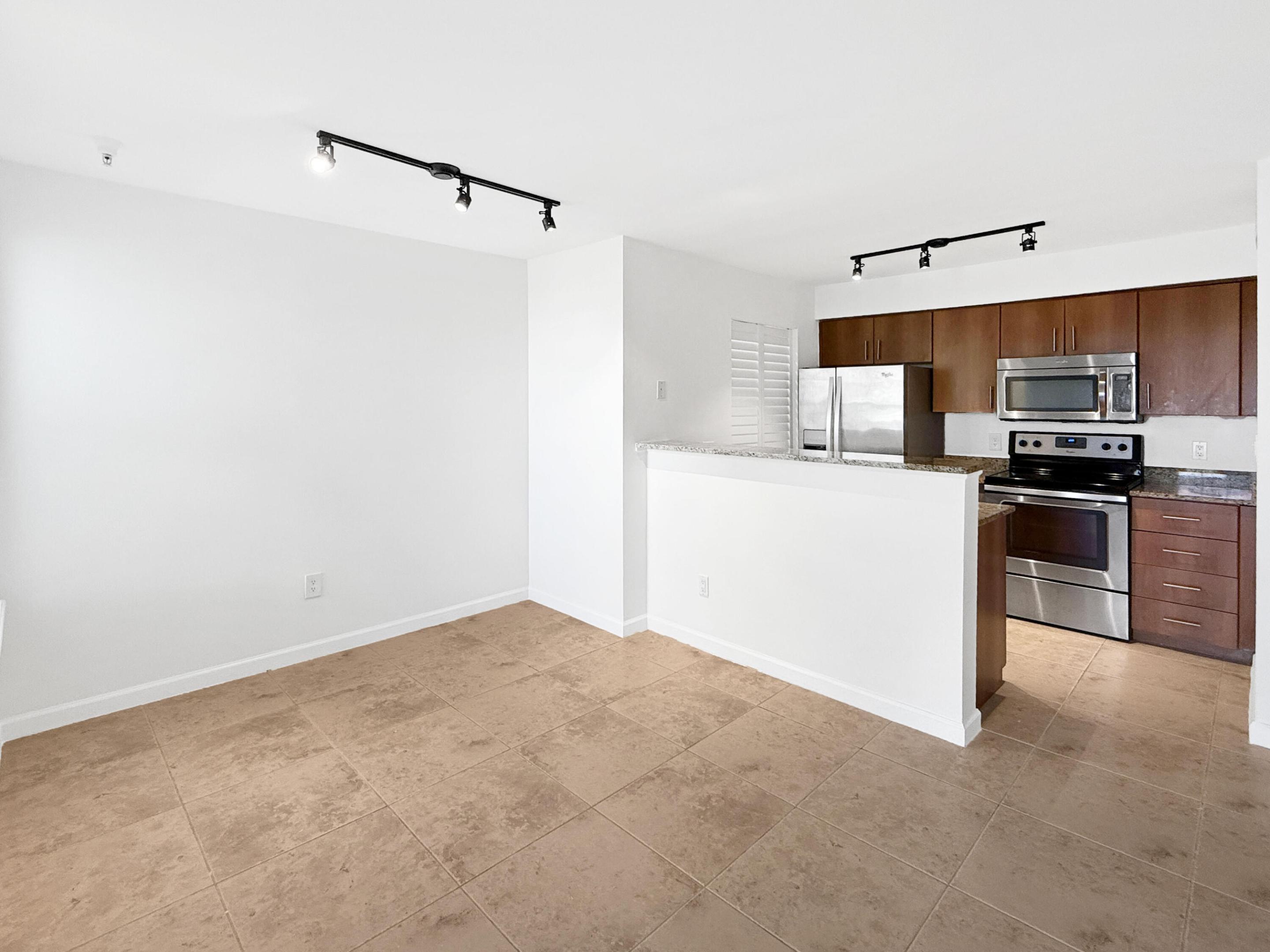 1215 Crystal Way L