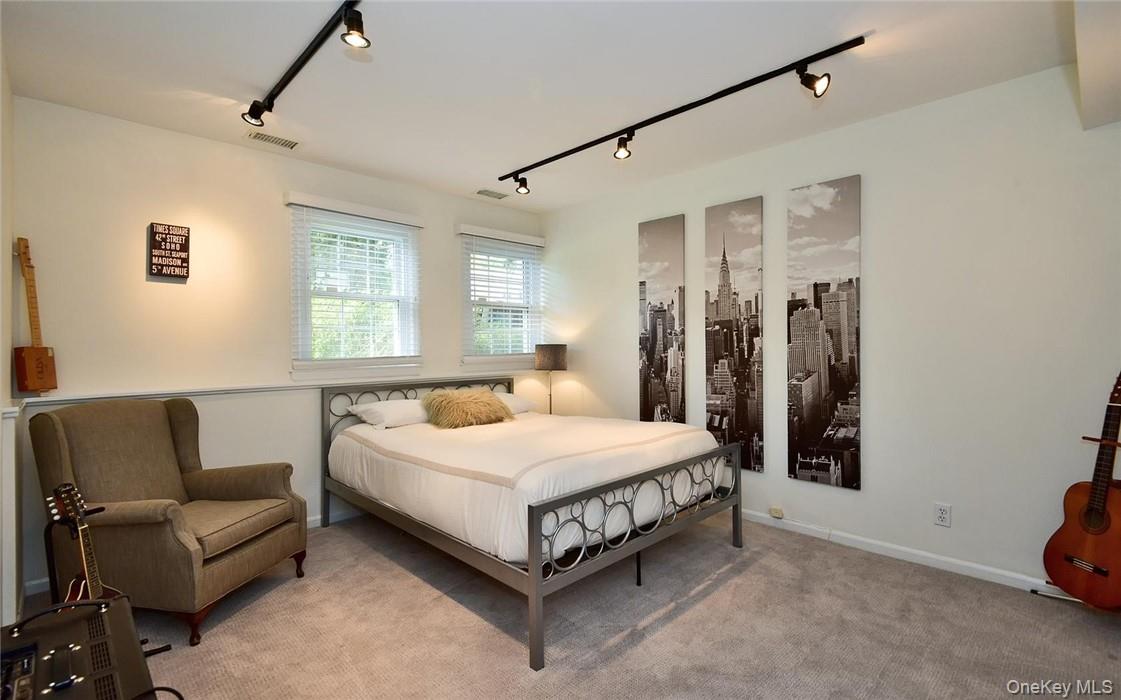 9 Franklin Avenue