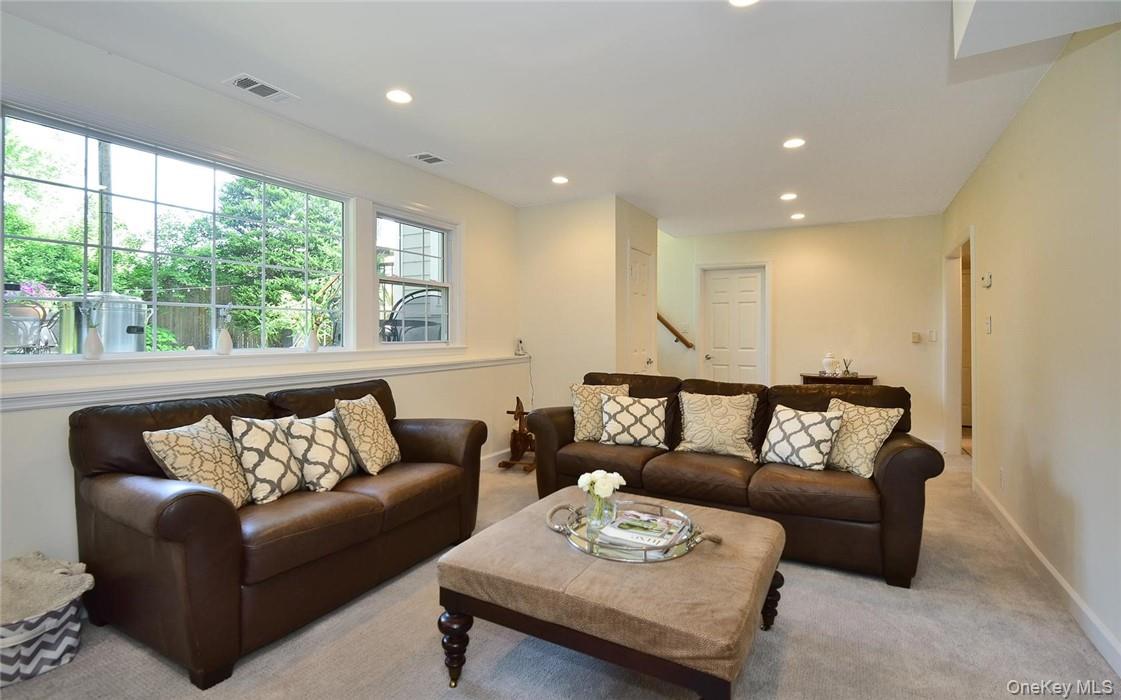 9 Franklin Avenue