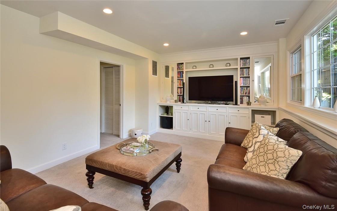 9 Franklin Avenue