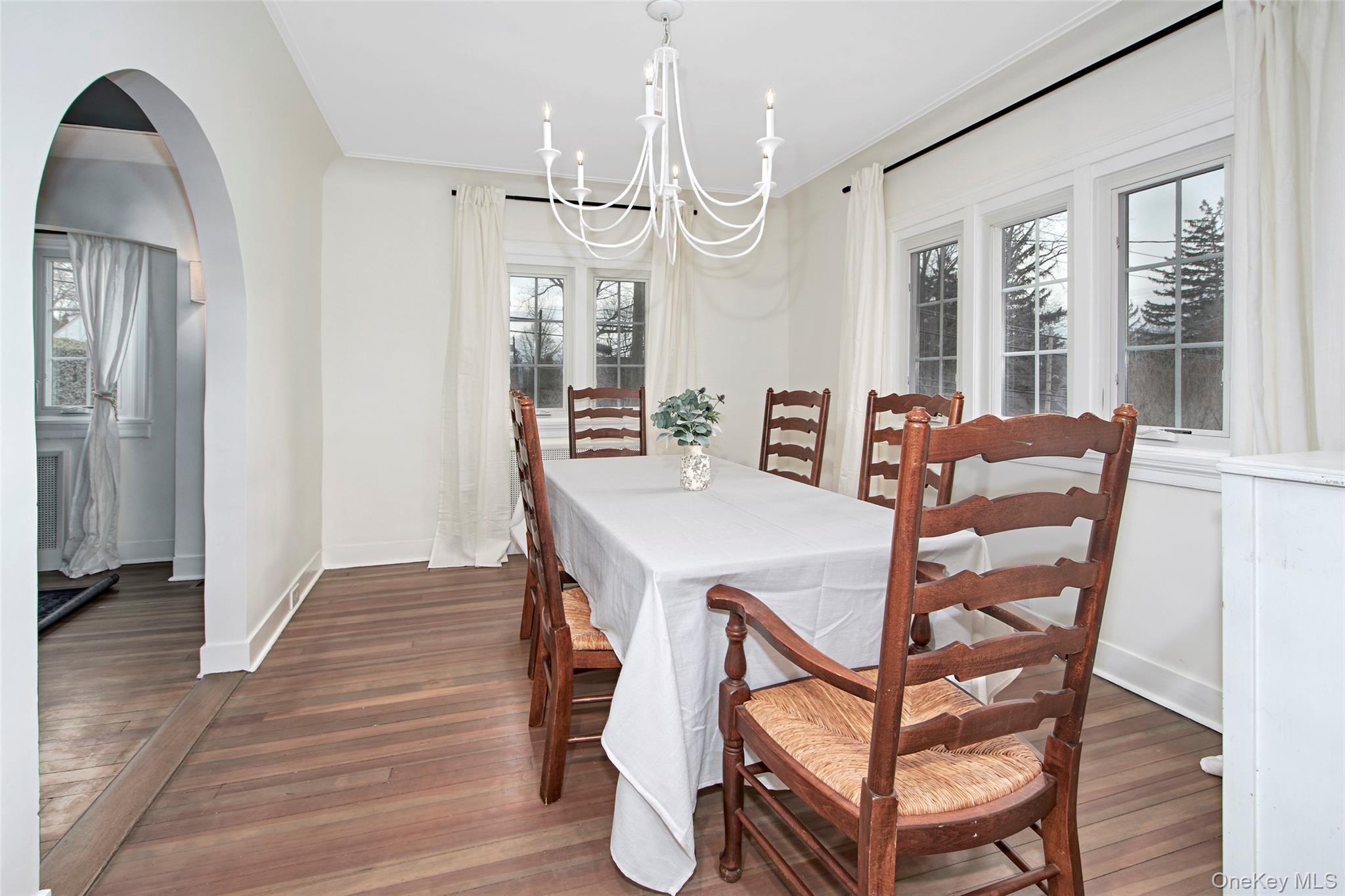 319 Oakland Beach Avenue