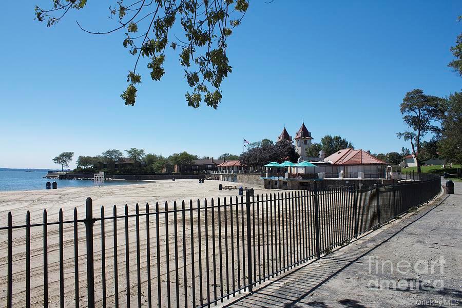 319 Oakland Beach Avenue